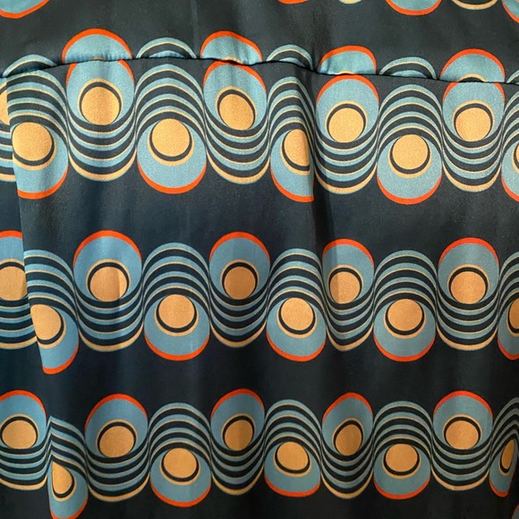 Tucker Silk Men’s Short Sleeve Button Down - Picture 8 of 9